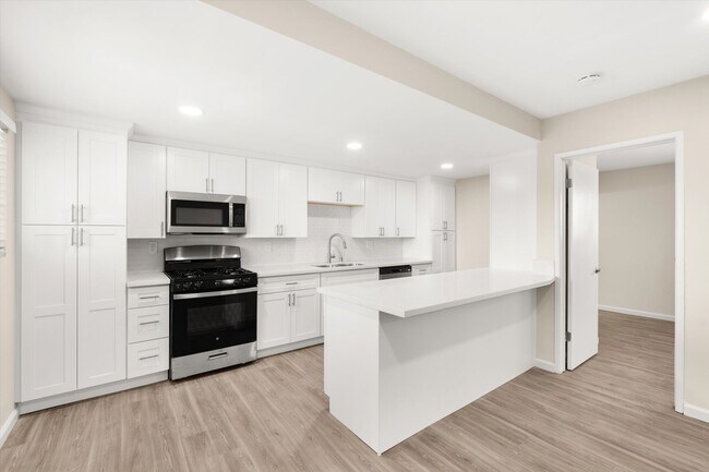 Photo - Tyler Arms Apartments - Riverside, CA