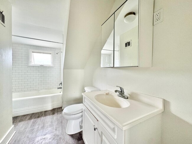 Photo - 232 Grantham Ave