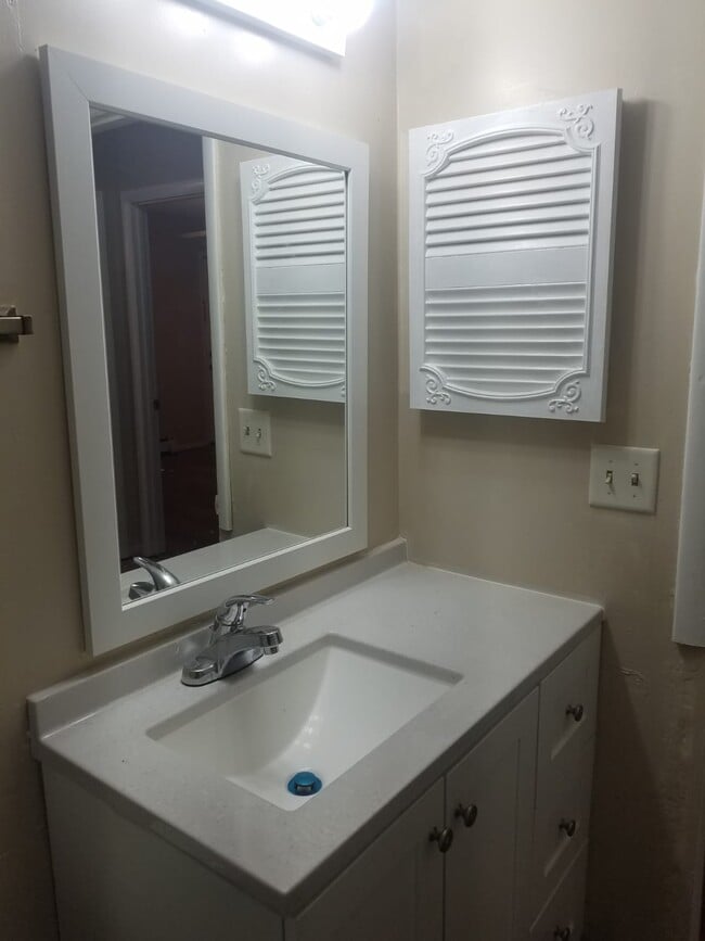 Building Photo - 105 College Park Ct