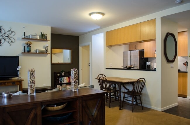 Photo - 2721 1st Ave Unidad 208