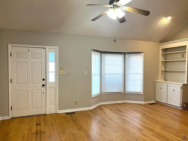 Photo - 122 N Springs Ct