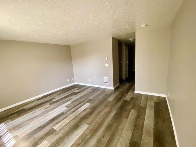 Photo - 2 bedroom unit. Pets OK! Lots of upgrades!...