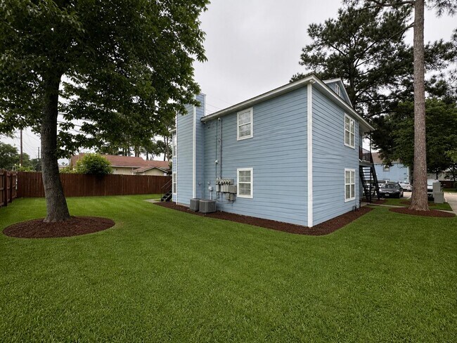 Photo - 900 Holly Dr