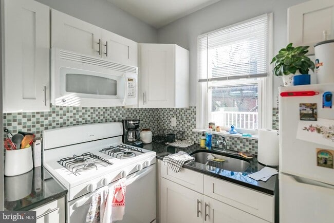 Building Photo - 1116 Pine St Unit 3R