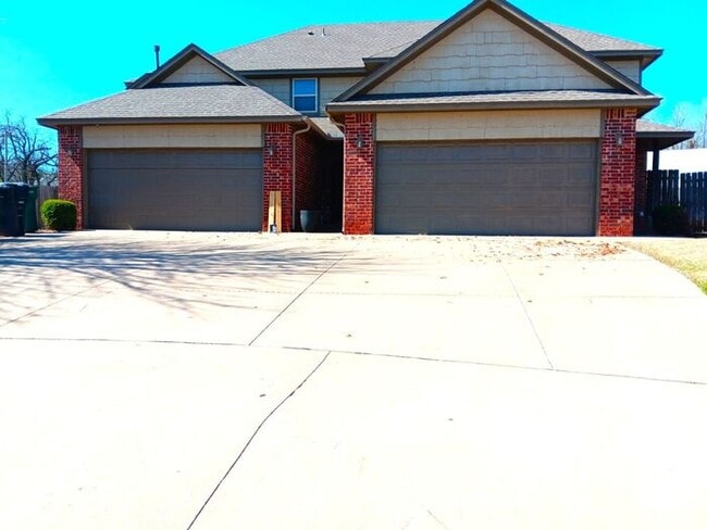 Photo - 4 Bed 2 Bath 2 Car Duplex in the Oxford Park Addition in Edmond