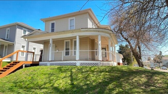 Building Photo - 238 S Maple St Unit 501.5 E Walnut St