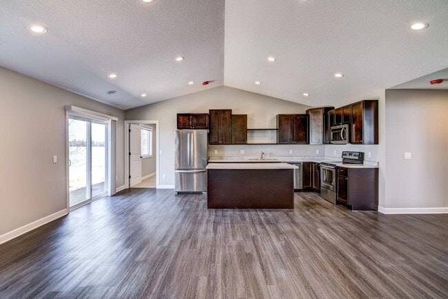 3 Bedroom Town Home, Association Maintaine... - 3 Bedroom Town Home, Association Maintaine...