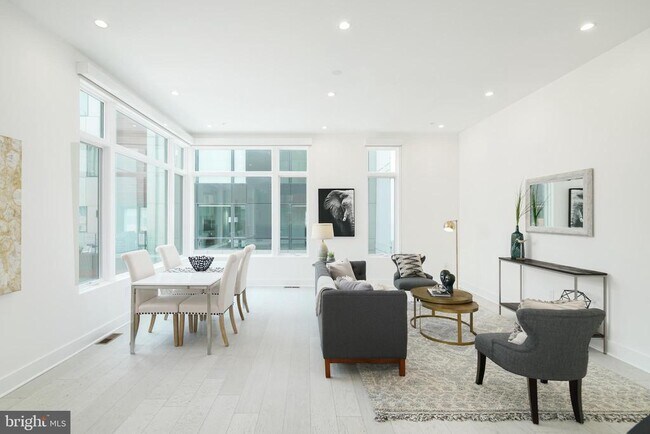 Photo - 142 S Front St