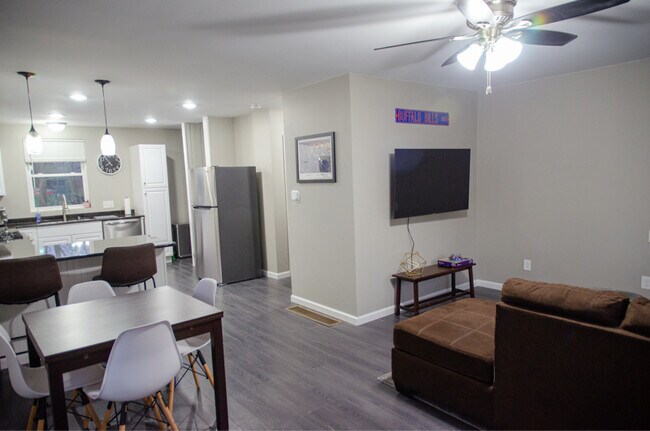 Photo - 22 E Garfield St