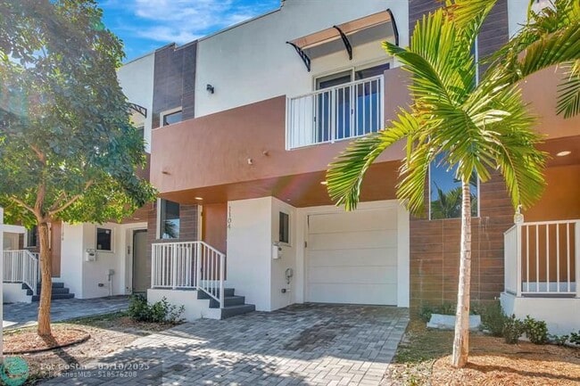 Photo - 1108 S 20th Ave Townhome