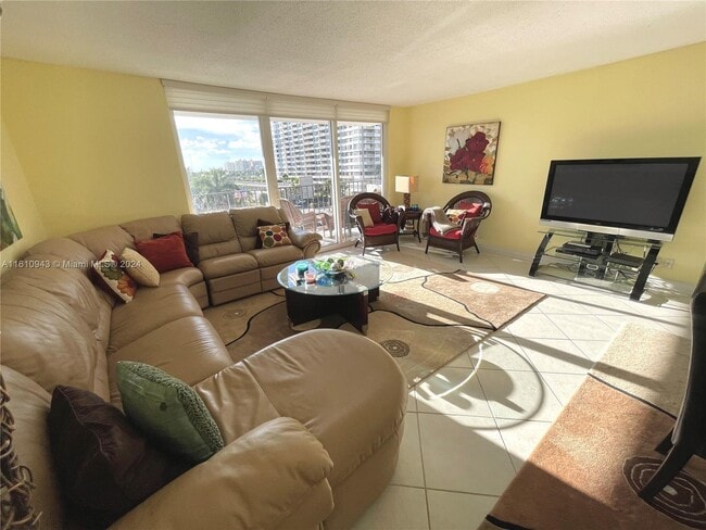 Photo - 2030 S Ocean Dr Unidad #327