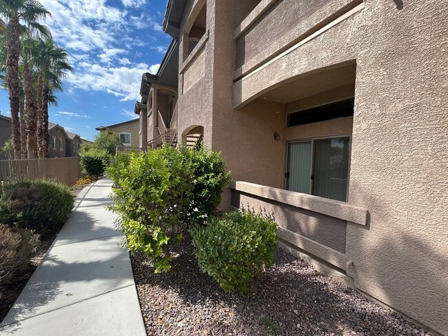 Photo - Beautifully remodeled 3 bedroom 2 bathroom downstairs condo right next to the pool!!