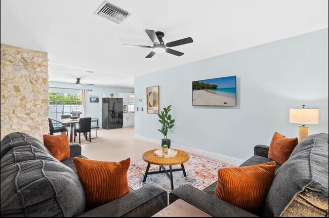 Photo - 304 SE 4th St