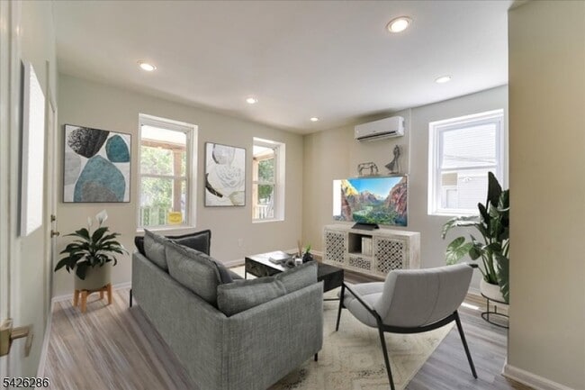 Photo - 38 Willowdale Ave