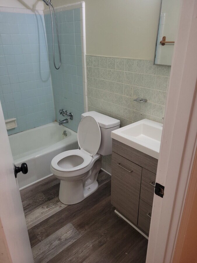 Photo - 7234 Commodore Rd