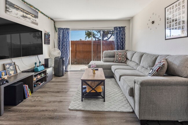 Photo - 475 N Midway Dr