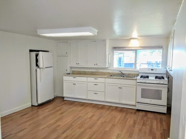 Building Photo - 4142 Excelsior Road Unit B Rental