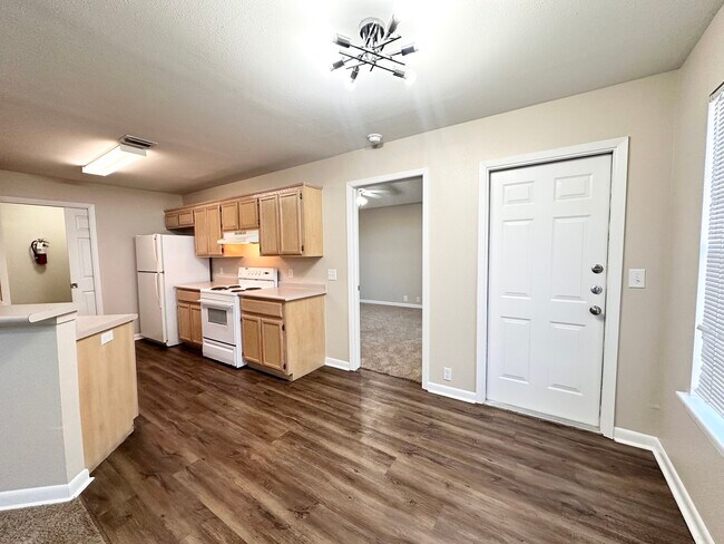 Photo - Cedarwood Apartments