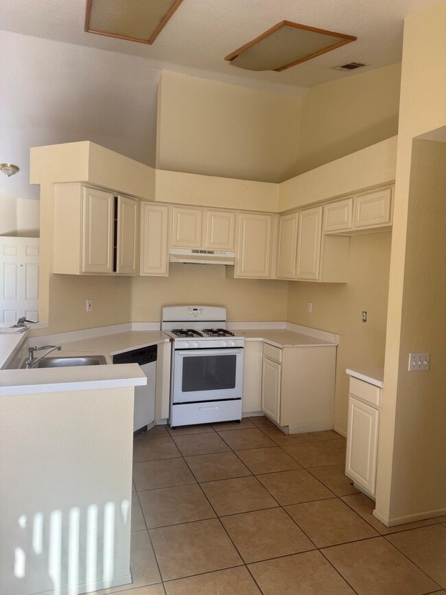 Building Photo - 44313 Larrea St