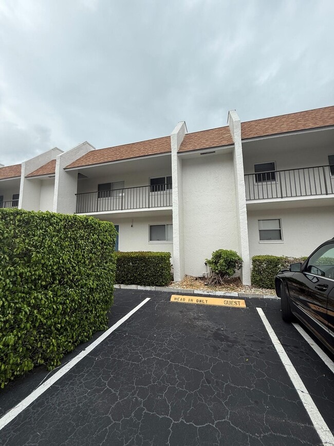 Building Photo - 2805 SW 22nd Ave Unit 1030
