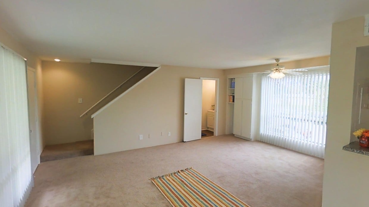 Photo - Carelton Courtyard Apartments