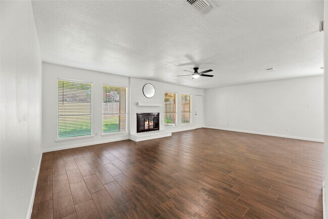 Photo - 15362 Meadow Village Dr