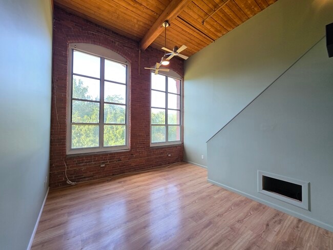 Building Photo - 494 Woonasquatucket Ave Unit 418 Rental