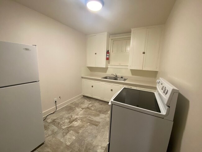Building Photo - 609 St Joseph St Unit 12