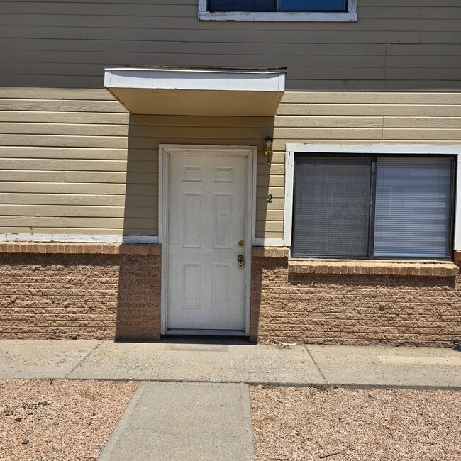Building Photo - 862 Iowa Ave Unit 2