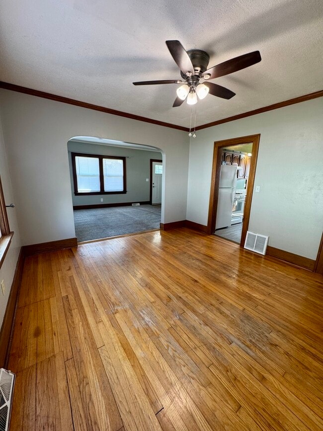 416 E 29th Pl