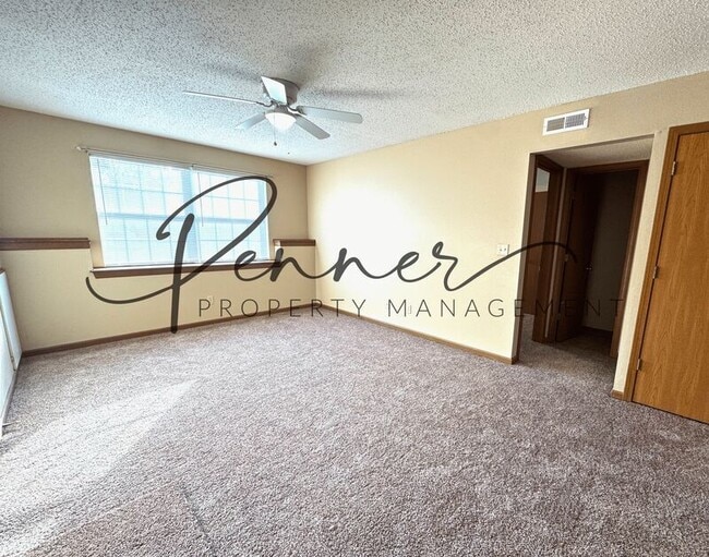 Photo - 132 N Crest Dr