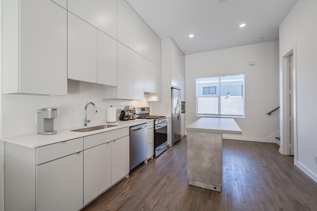 Photo - Modern Townhome with Dual Primary Suites & 2-Car Garage | Knox-Henderson / Lower Greenville