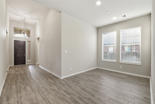 Building Photo - 9515 Willard Dr