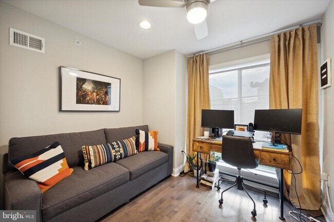 Photo - 2137 N Darien St