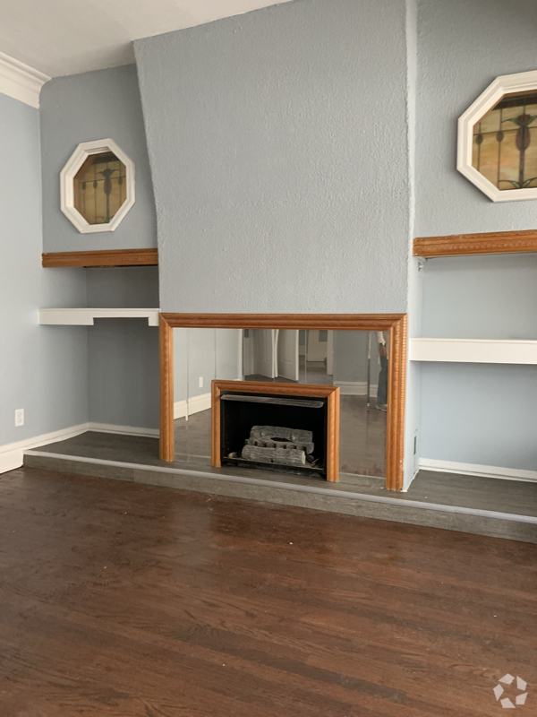 Building Photo - 8109 S Dorchester Ave Rental