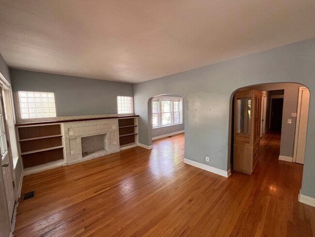 Photo - 5347-5353 W Belle Plaine Ave Unit 1W