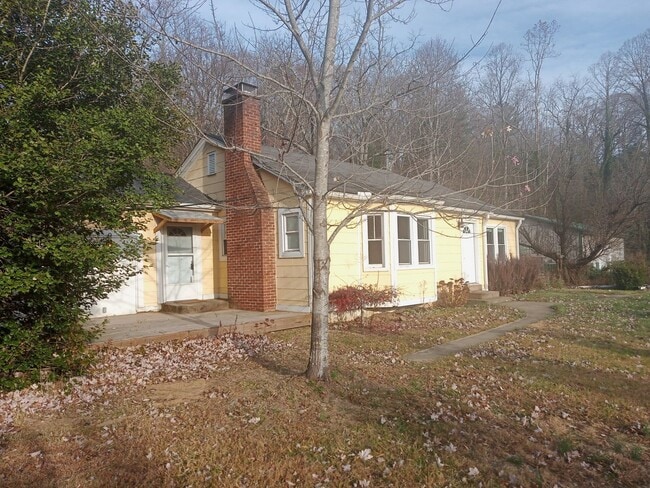 Photo - Beautiful Home in Swannanoa available now!