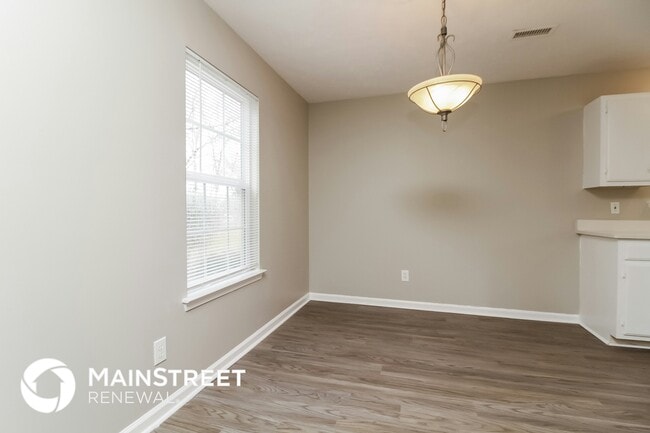 Photo - 448 Dorchester Dr