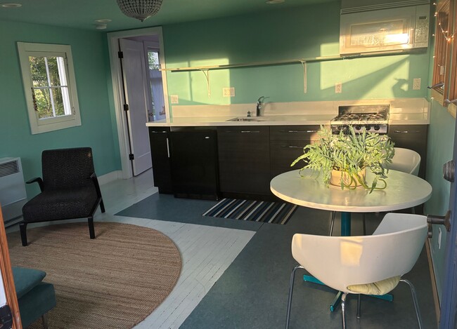 kitchen - 1015 N Branciforte Ave Unit # B