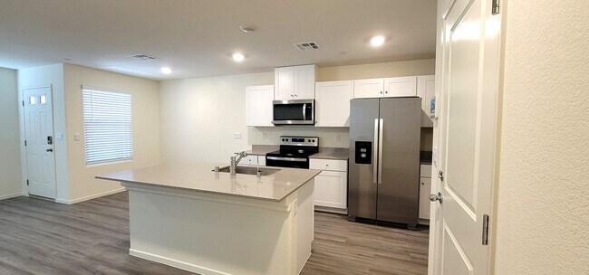 Photo - LIKE BRAND NEW AND BEAUTIFUL! 3 BEDROOMS, ...