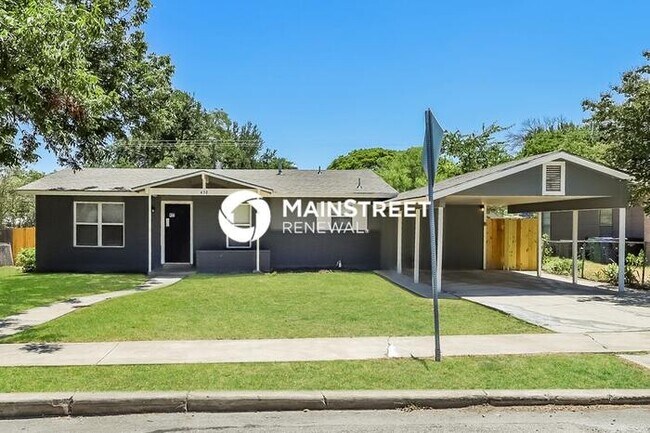 Photo - 4 Bedroom Pet-Friendly Home in San Antonio, TX with Main Street Renewal