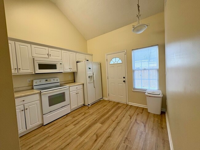 Photo - 2003 Destin Ln