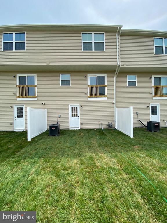 Building Photo - 55 Snickers Ct