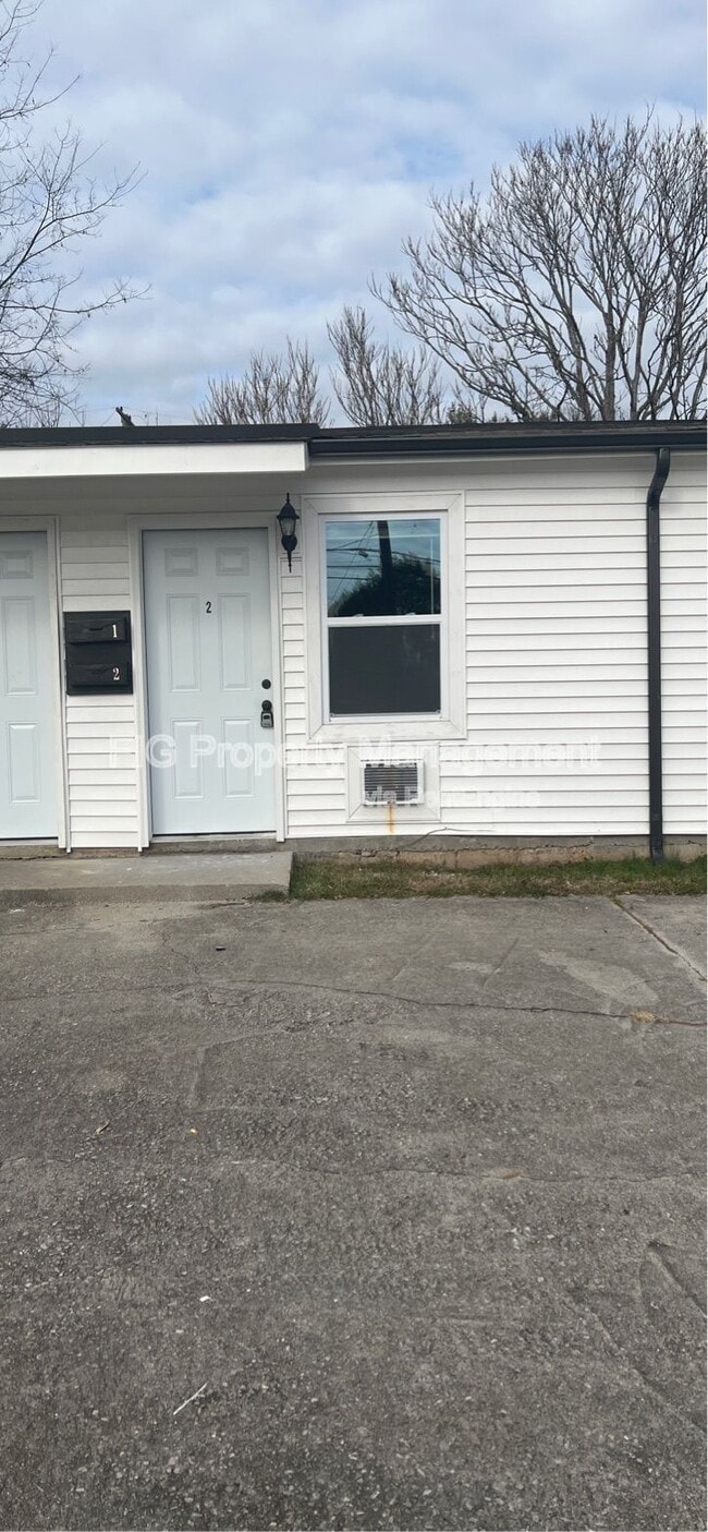 Building Photo - 2311 Holbrook Dr Unit 2 Rental
