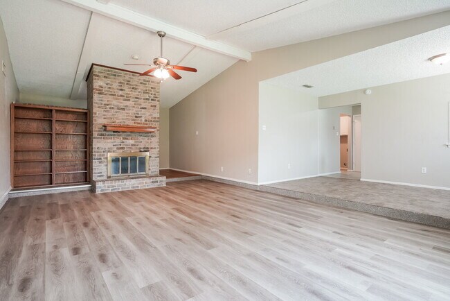 Photo - 618 Thornwood Trail