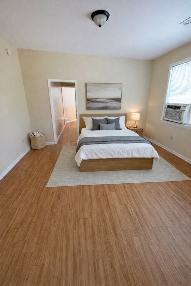 Photo - 1589 Jackson Ave