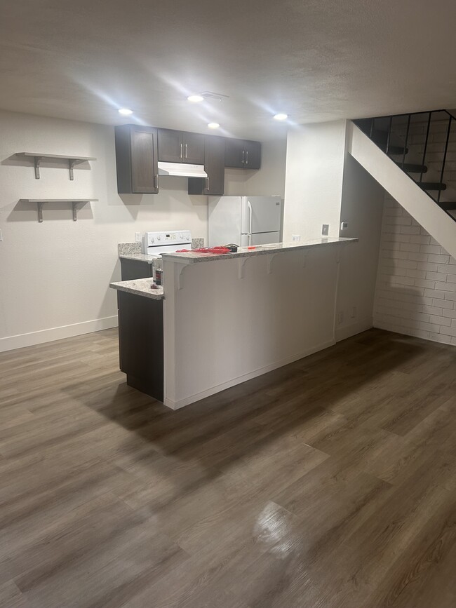 Photo - 4070 Weymouth Ln