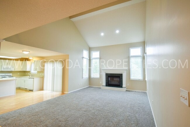 Photo - 4 Bedroom 2.5 Bathroom home in Urbandale