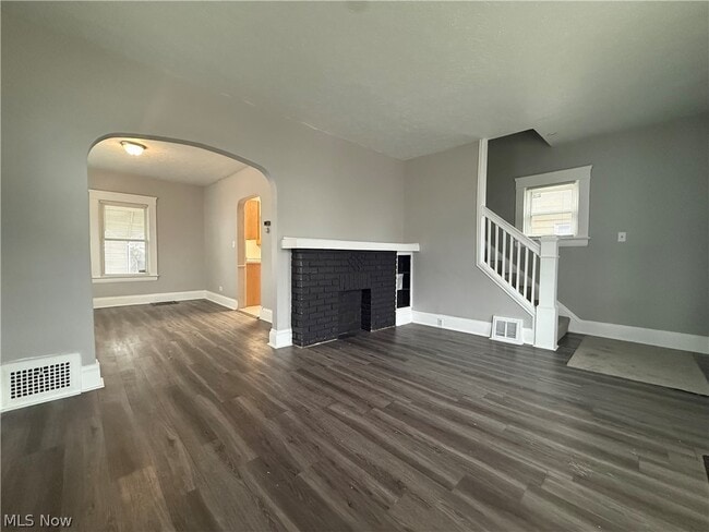 Photo - 3058 W 116th St