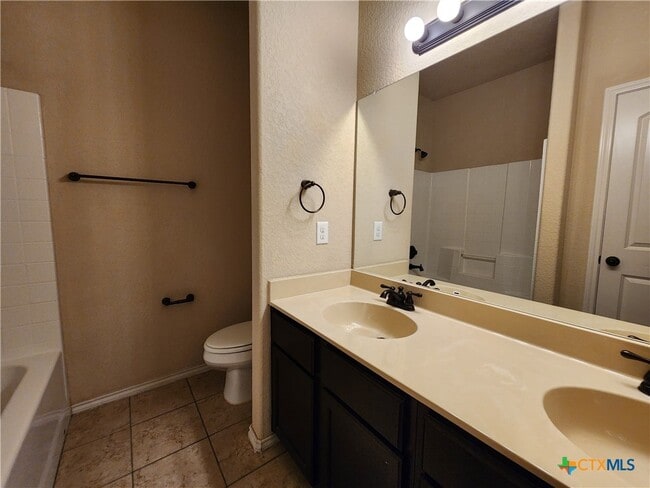 Photo - 712 Creekside Cir